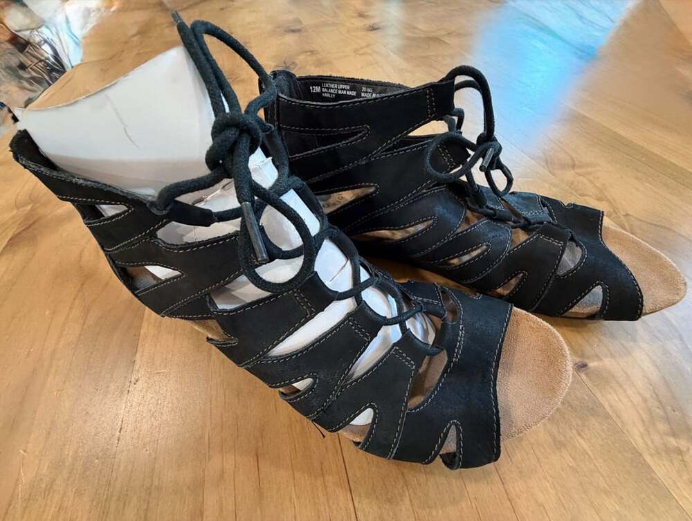 Earth Origins Harley Size Womens 12M Black Leather Wedge Sandals